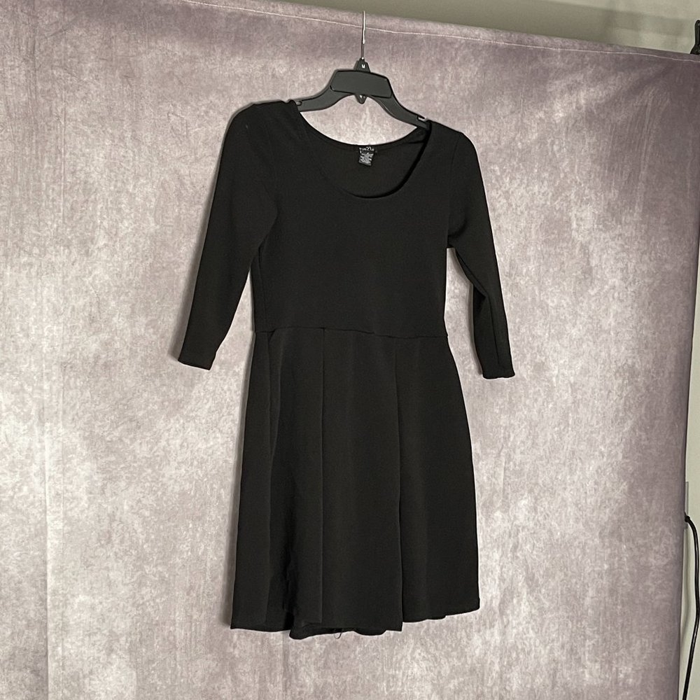 Rue 21 Pleated Black DRESS~sz M~Great condition